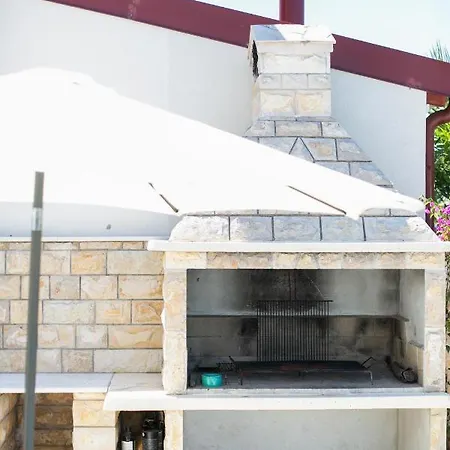 Stunning Avalon With Pool For 9, 2 Mins To Beach Trogir