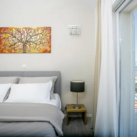 Stunning Avalon With Pool For 9, 2 Mins To Beach *