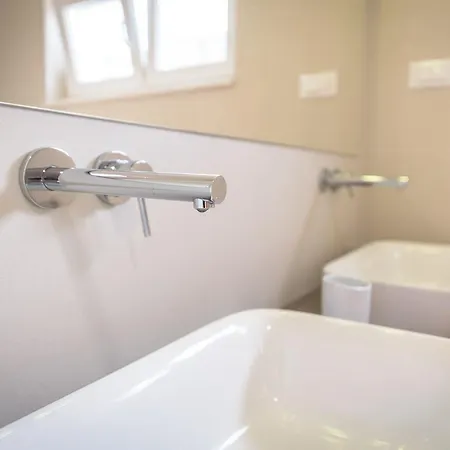 Stunning Avalon With Pool For 9, 2 Mins To Beach