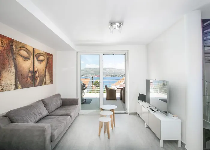 Stunning Avalon With Pool For 9, 2 Mins To Beach *