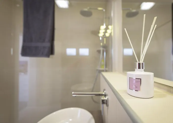 Villa Stunning Avalon With Pool For 9, 2 Mins To Beach Trogir