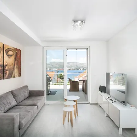 Stunning Avalon With Pool For 9, 2 Mins To Beach *