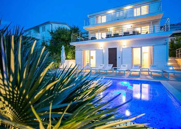 Stunning Avalon With Pool For 9, 2 Mins To Beach * Trogir