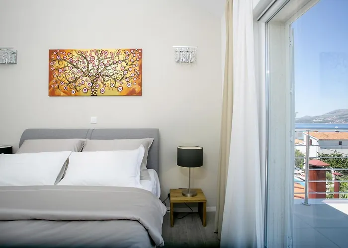 Stunning Avalon With Pool For 9, 2 Mins To Beach *