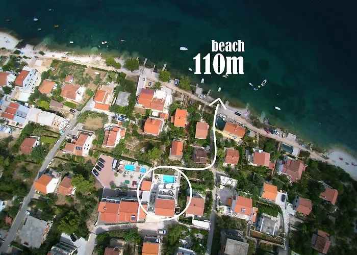 Stunning Avalon With Pool For 9, 2 Mins To Beach Villa *