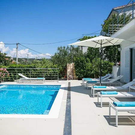 Stunning Avalon With Pool For 9, 2 Mins To Beach Traù