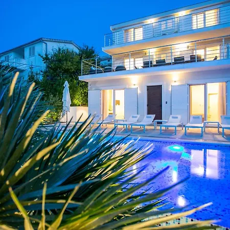 Stunning Avalon With Pool For 9, 2 Mins To Beach * Traù