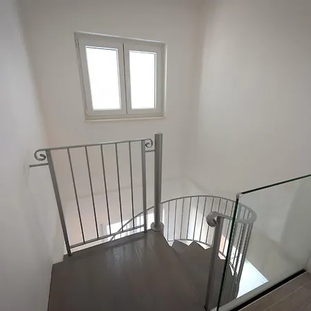 Villa Stunning Avalon With Pool For 9, 2 Mins To Beach *